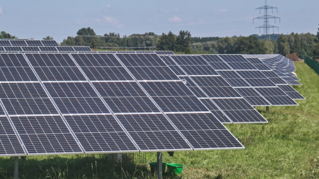 【初心者向け】太陽光発電投資とはどんな投資？メリット・デメリットを理解しよう！