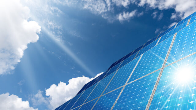 太陽光発電投資するなら中古がいい？メリットやデメリットを解説