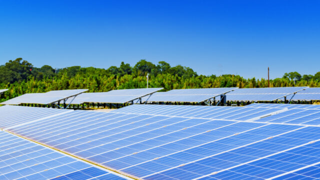 太陽光発電投資を稼働済の中古物件で始めるメリットと注意点