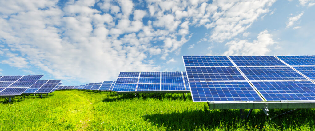 太陽光発電投資と不動産投資のリスク比較