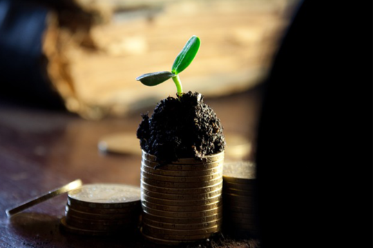 育休中にもらえる育児休業給付金とは？育休後のお金についてと対策方法を紹介