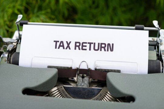 年収700万円の会社員の税金はいくら？税金の計算方法と節税方法、行うべき3つの税金対策案