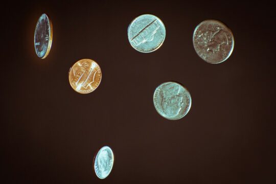 ほったらかしでお金を増やす！初心者におすすめするNISA・iDeCo活用術