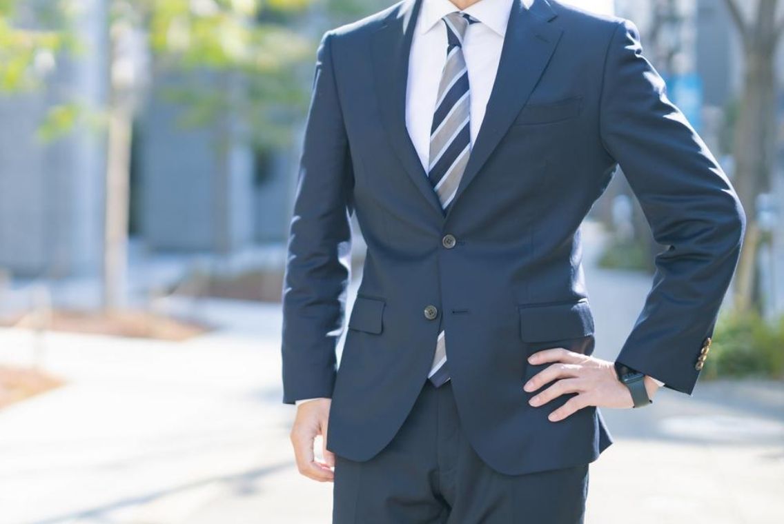 スーツ姿