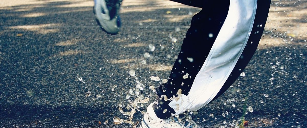 ダッシュで逃げる