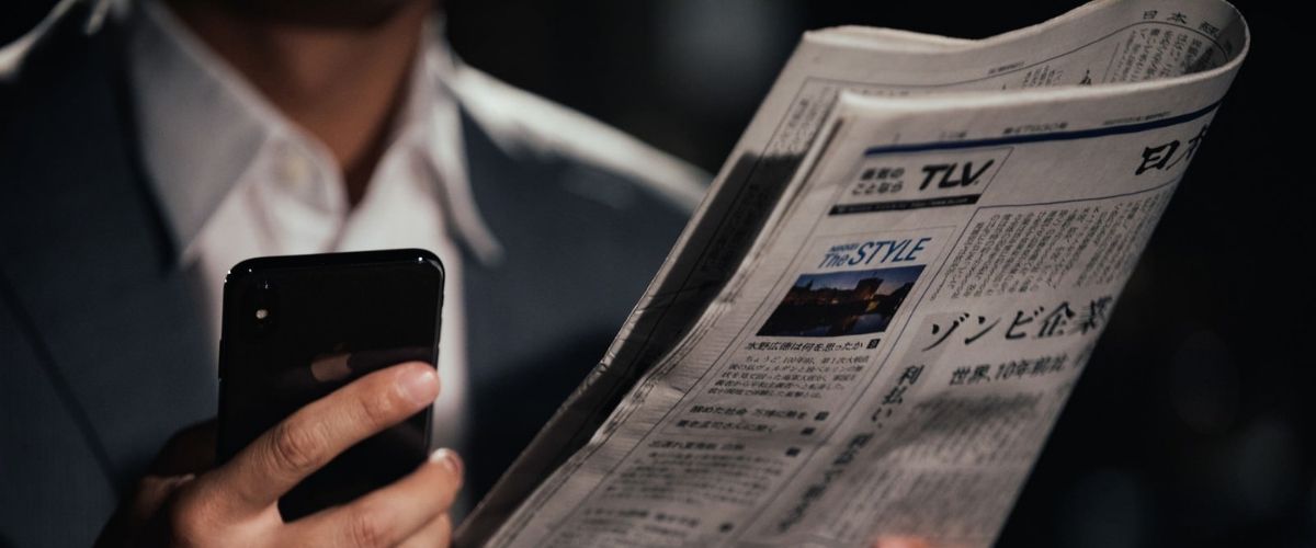 スマホと新聞