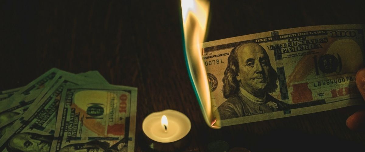 燃えるドル札